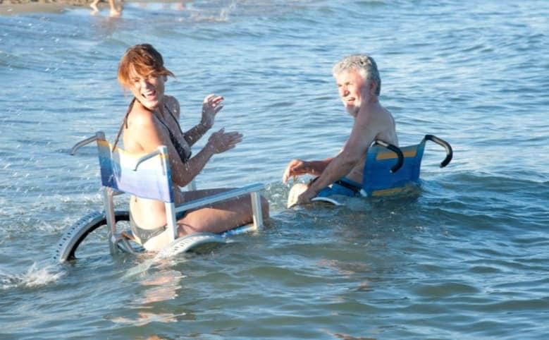 Copertina per Mare accessibile anche ai disabili, ecco il servizio sulla spiaggia di Castelreggio