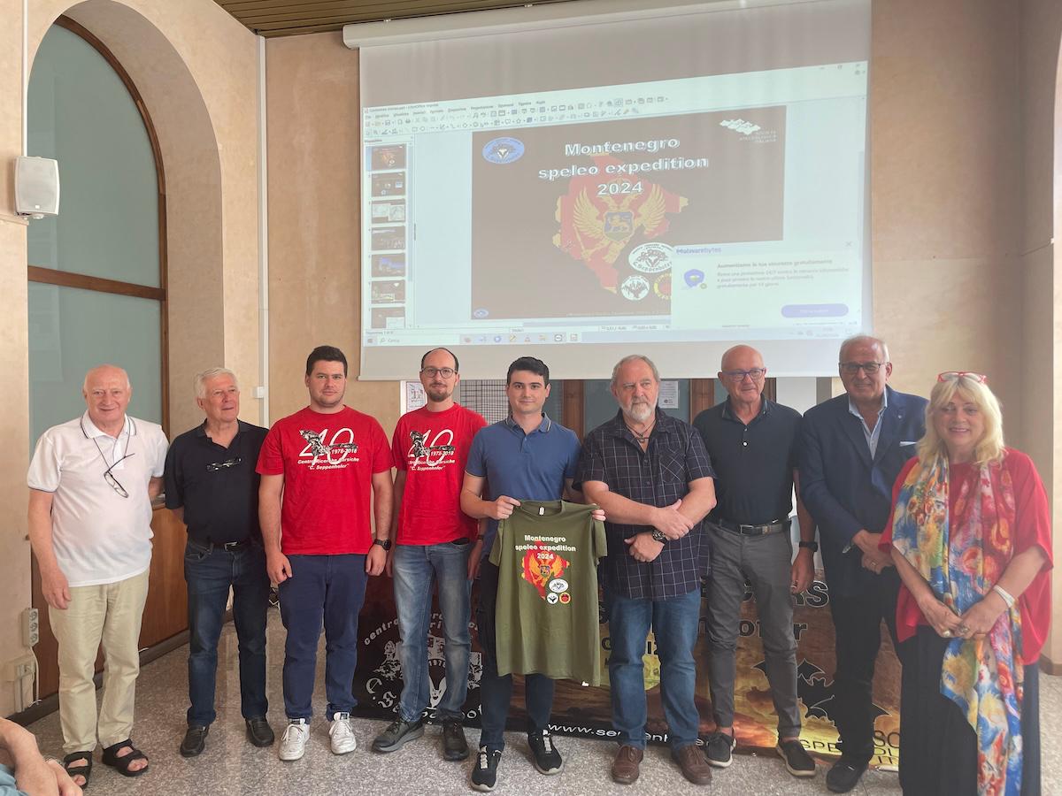 Copertina per Caccia a grotte mai esplorate in Montenegro, la missione degli speleologi di Gorizia