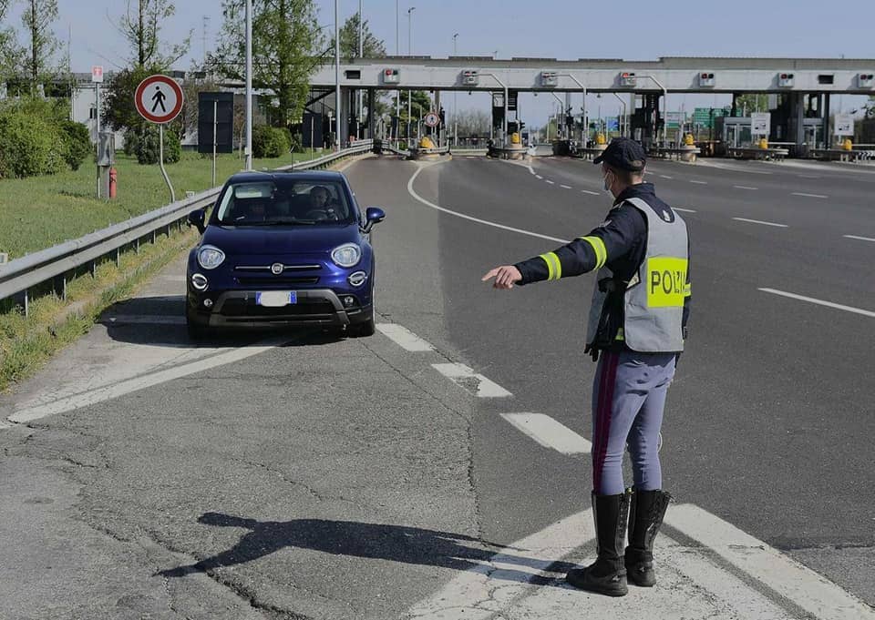 Immagine per Corre in autostrada ubriaco e con merce rubata, autista fermato a Duino