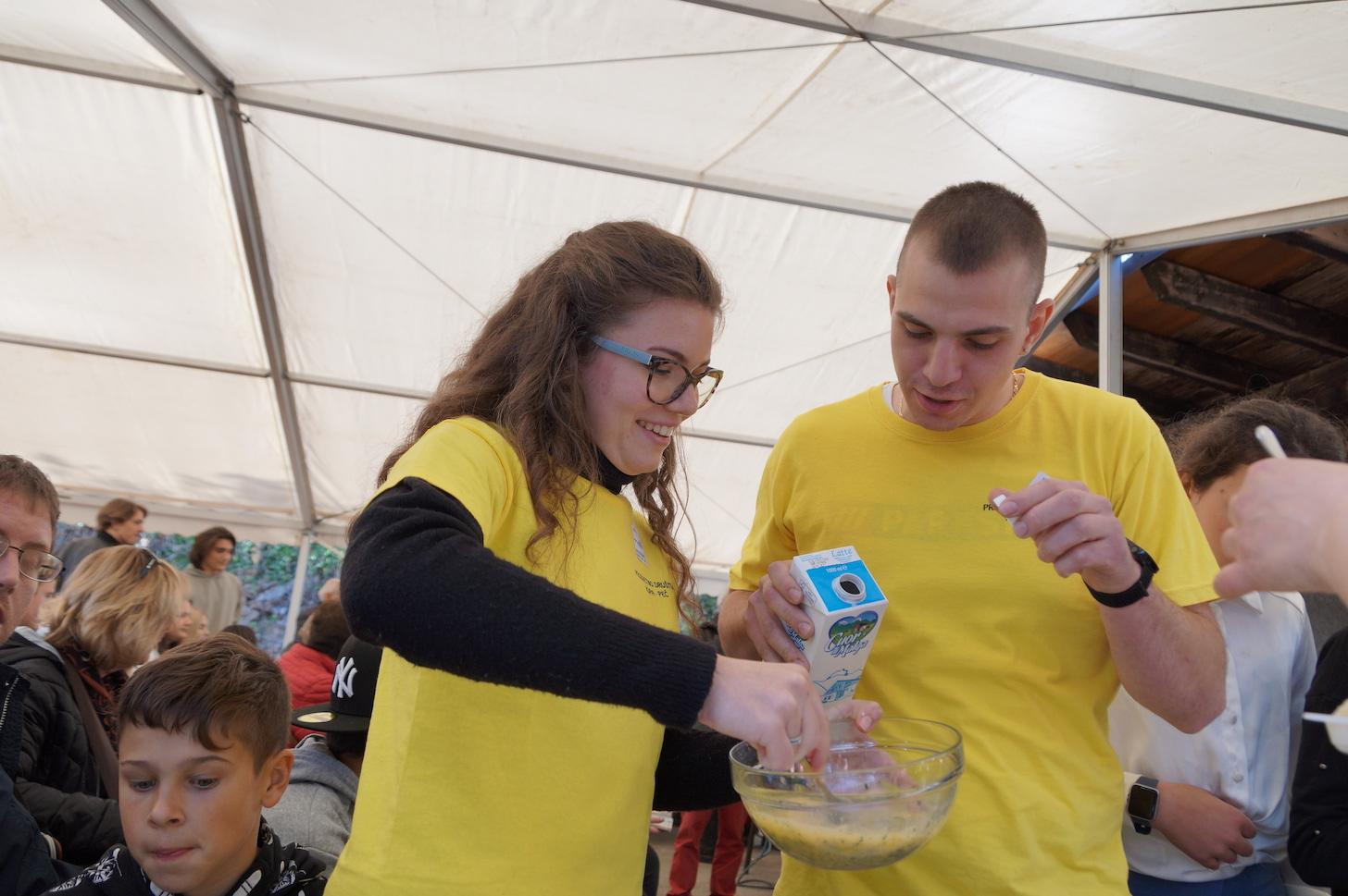 Immagine per Gara ai fornelli e politica, il duello pre-elettorale alla Festa della frittata di Rupa