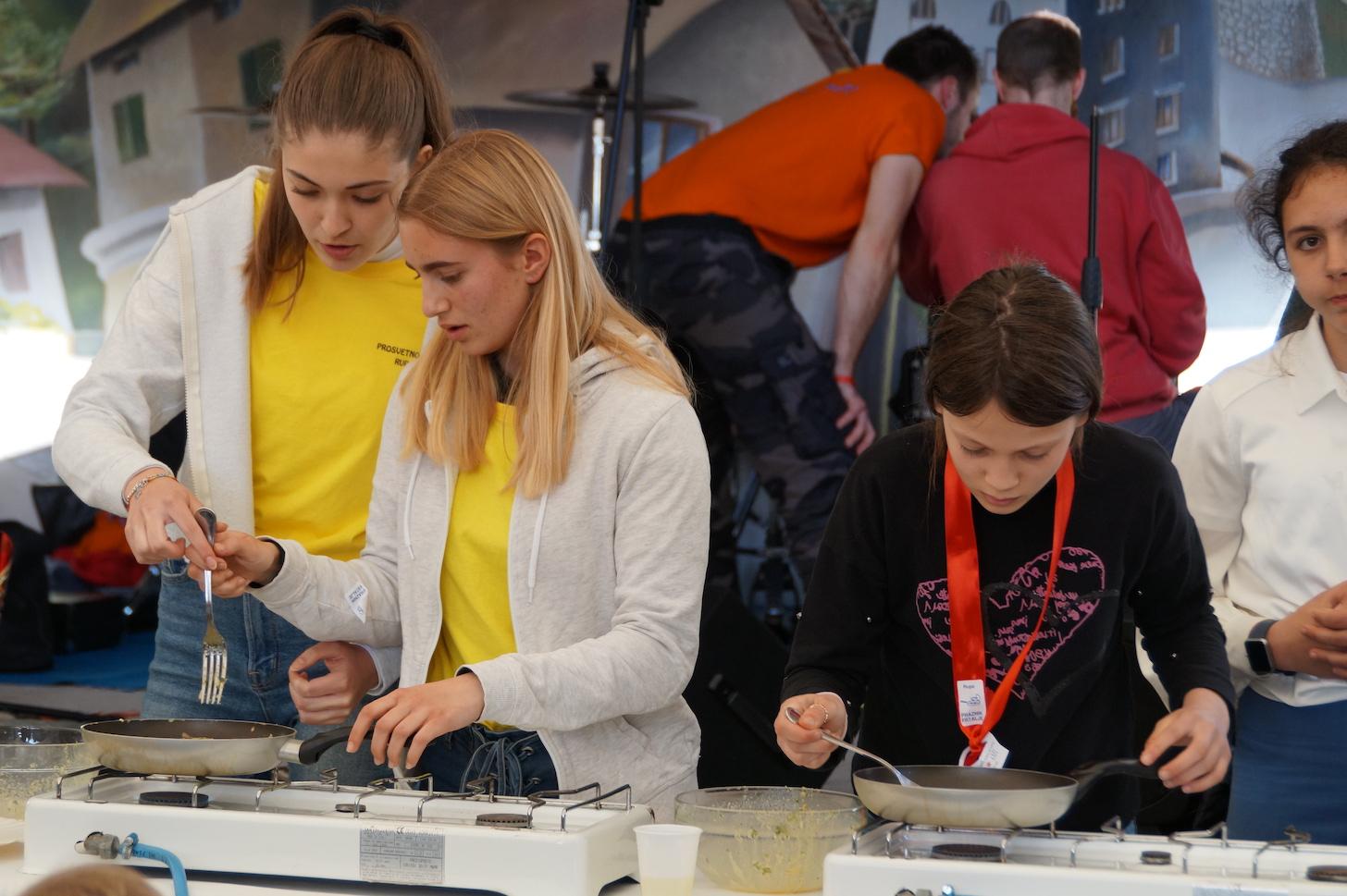 A Rupa la frittata più buona è di tre ragazze, festa alla Praznik frtalje 