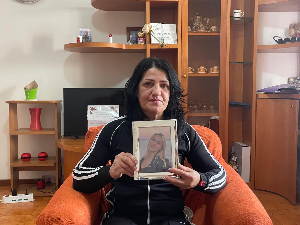 Copertina per Morta a 18 anni a Ronchi, la rabbia della madre: «Non era drogata»