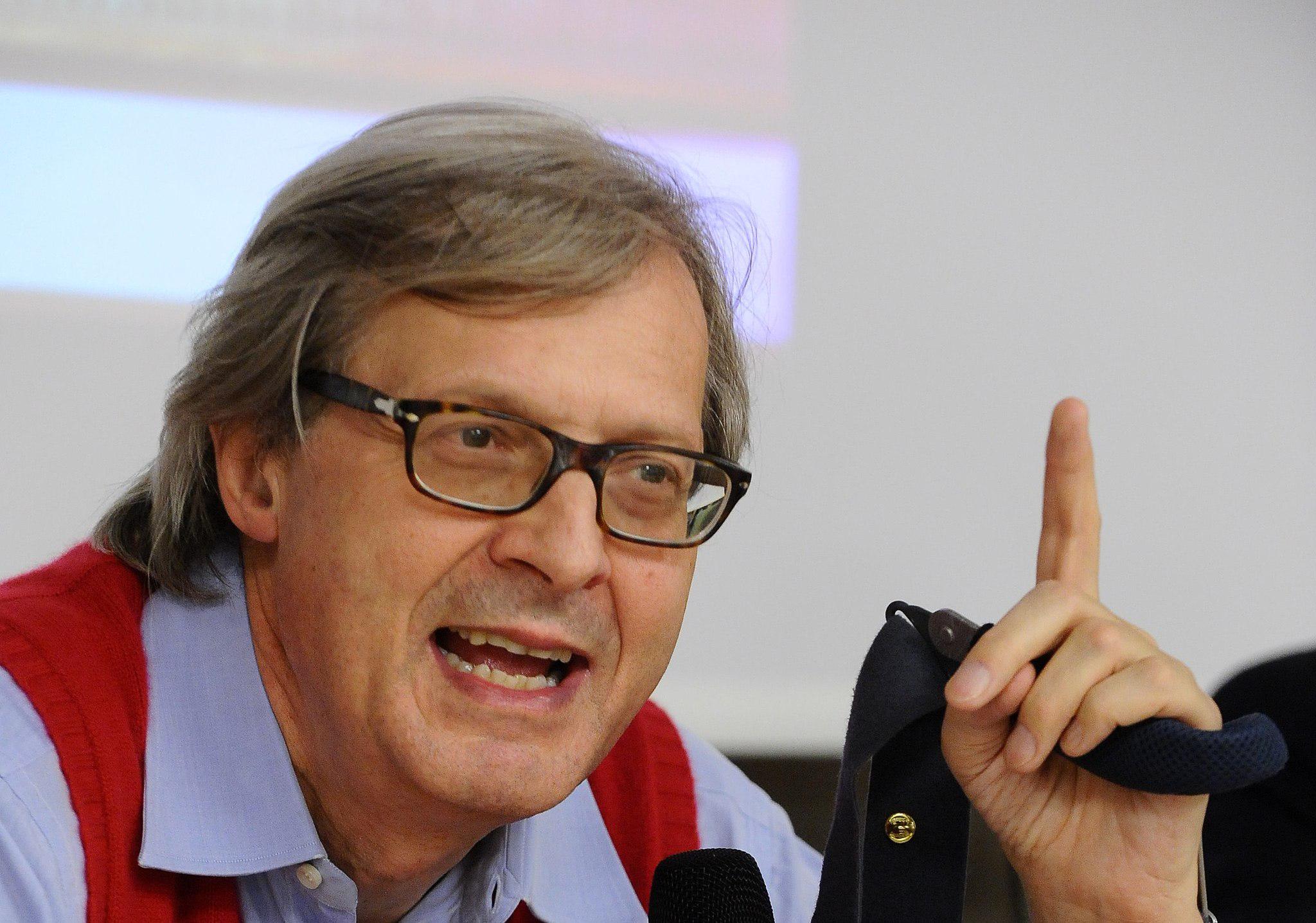 Copertina per Arriva il clou di Contea a Gorizia, Vittorio Sgarbi ospite al Teatro Verdi