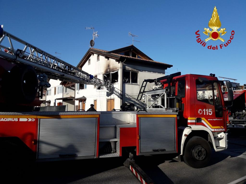 Incendio in una villetta a Capriva, intervengono i vigili del fuoco