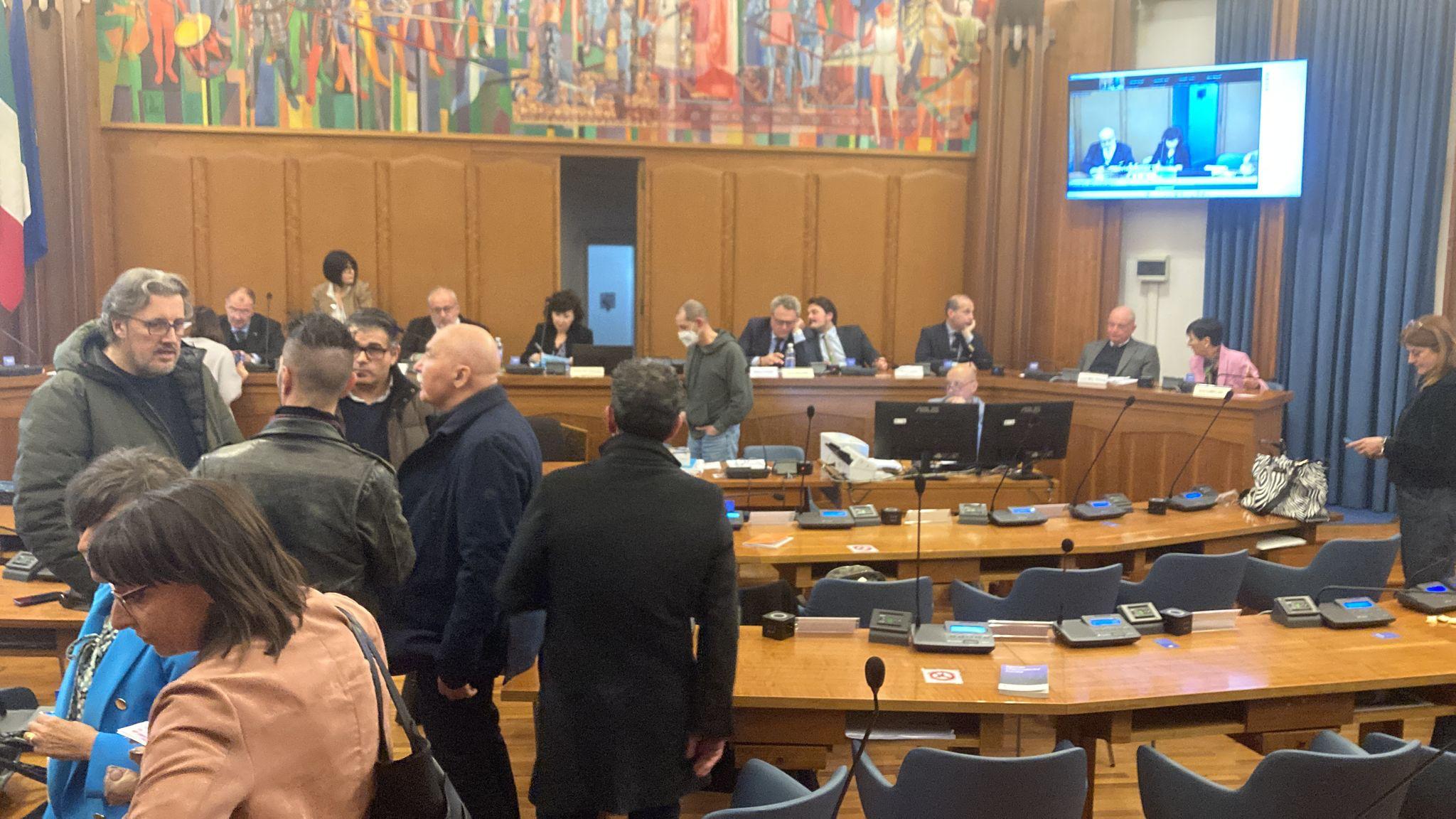 Immagine per La conta dei presenti scalda gli animi, scoppia la bagarre a Gorizia