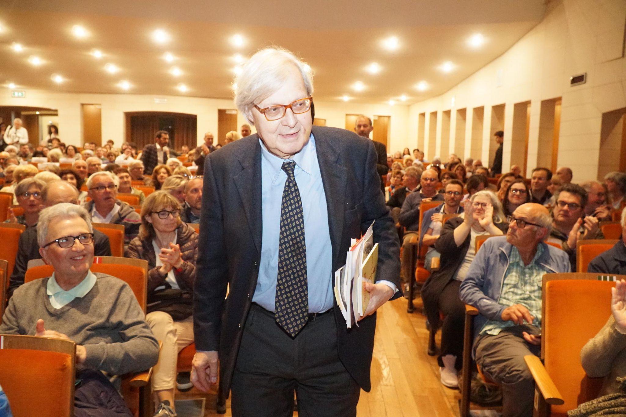 Copertina per Sgarbi senza peli sulla lingua a Gorizia, le sue idee per un grande 2025