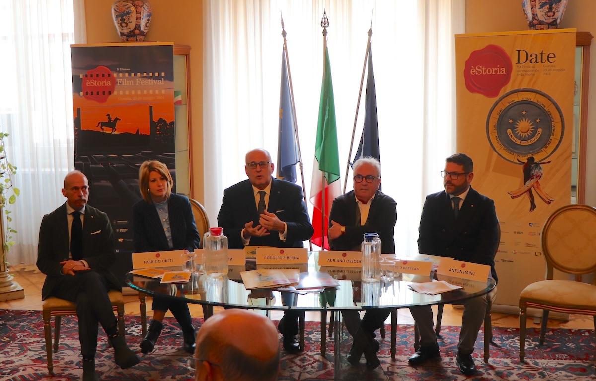 Copertina per Le Date di èStoria con oltre 200 incontri a Gorizia, dal Big Bang alla guerra a Gaza