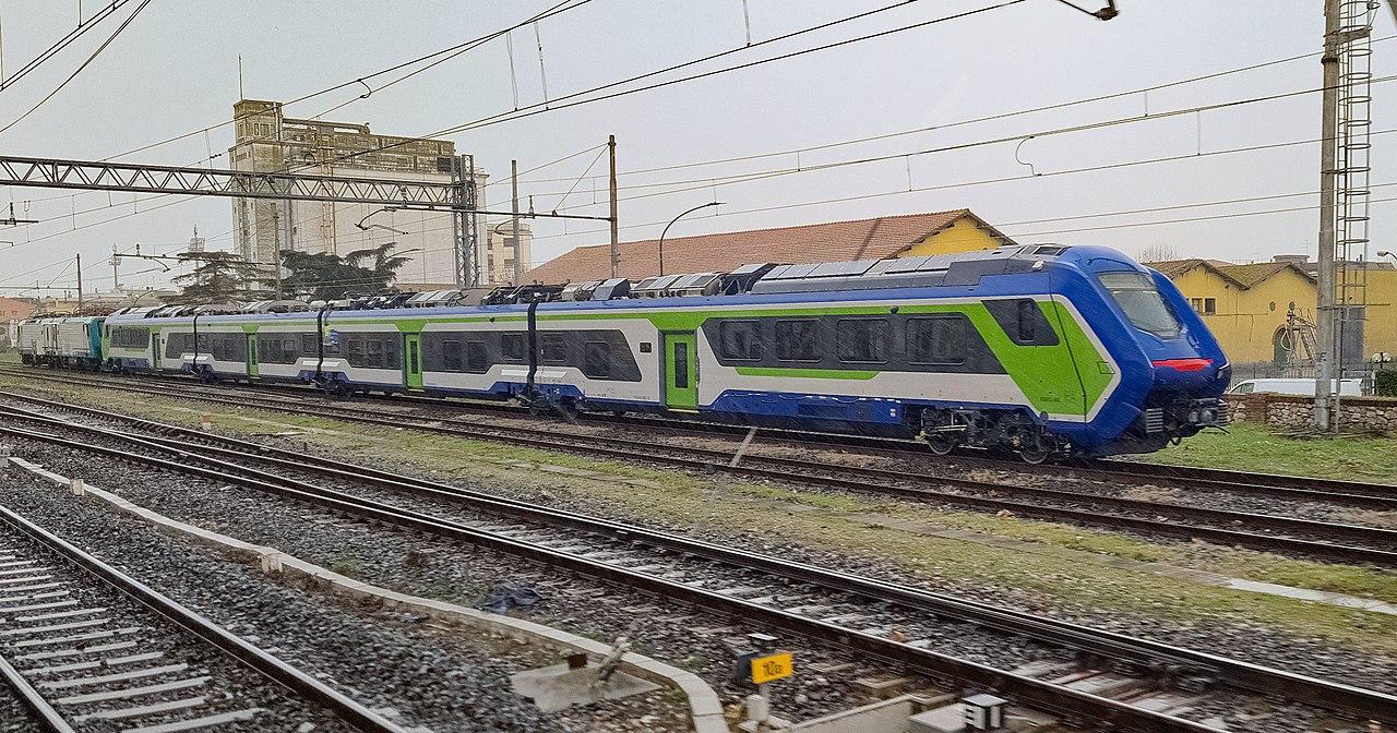 Persone lungo i binari, treni in ritardo e cancellati tra Udine e Trieste