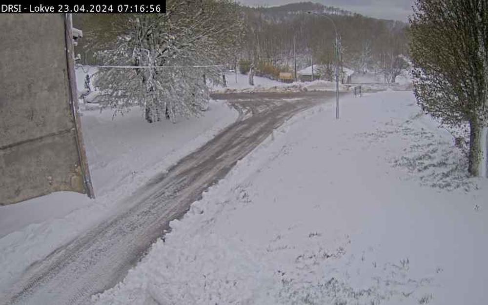 Immagine per L'altopiano di Loqua coperto dalla neve di aprile, attesi pioggia e vento sul Fvg