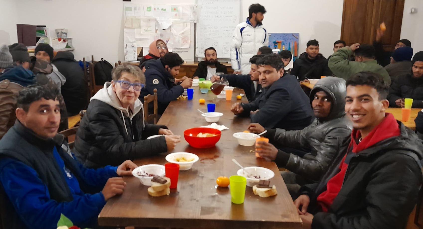 Immagine per Oltre 6.400 pasti caldi a migranti in 6 mesi, lavoro dei volontari a Gorizia