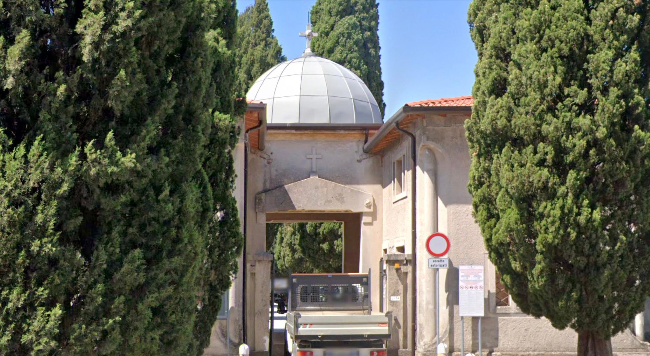 Copertina per Lavori in cimitero a Lucinico, arrivano 234 loculi cenerari: cantiere all'ingresso