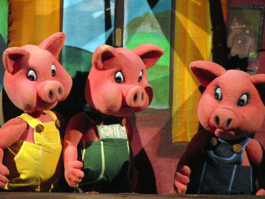 Immagine per I tre porcellini e un lupo maldestro, fiaba sul palco della Sala Bergamas a Gradisca