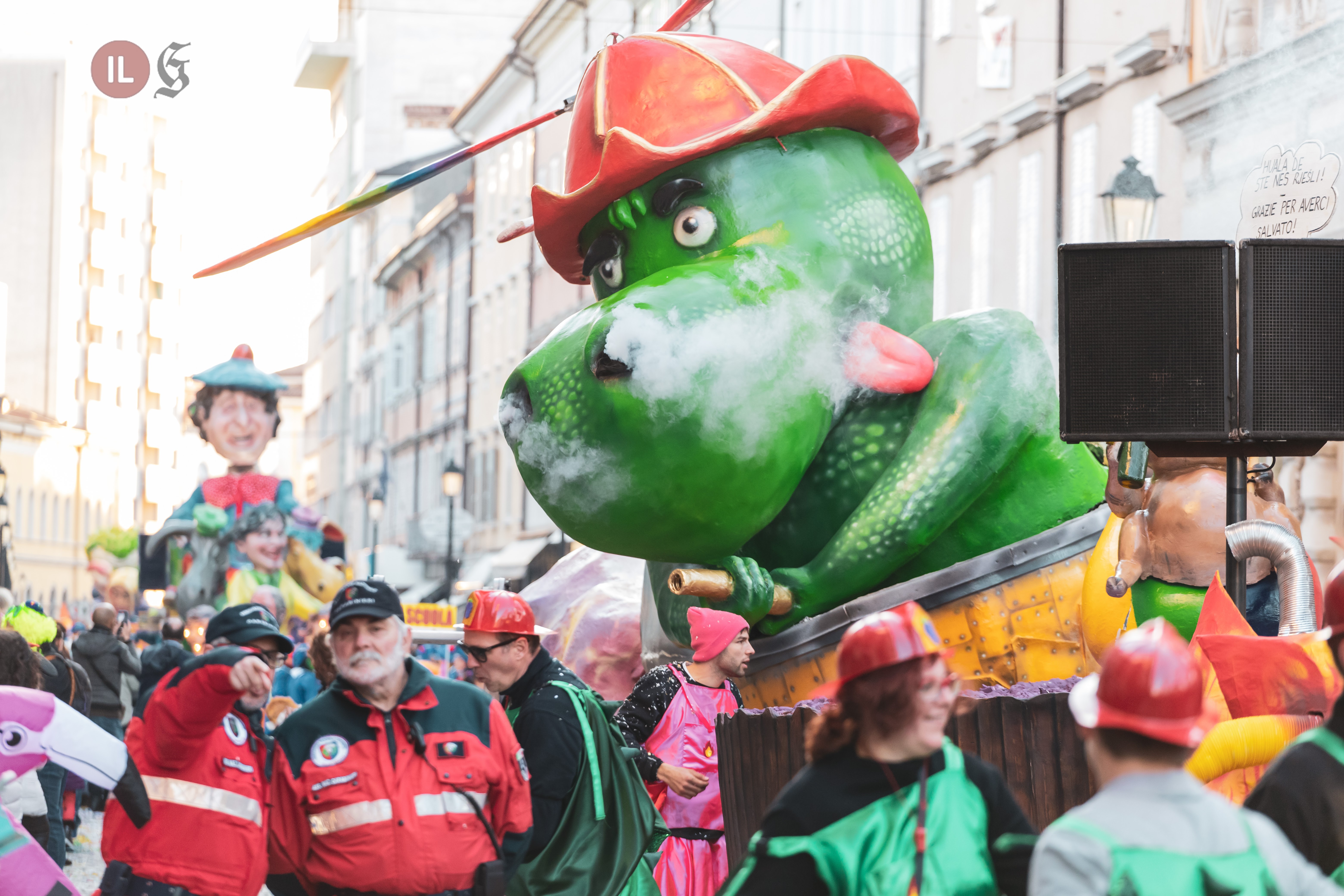 Copertina per Il carnevale invade Gorizia, trionfo carro Doberdò e gruppo Marcottini