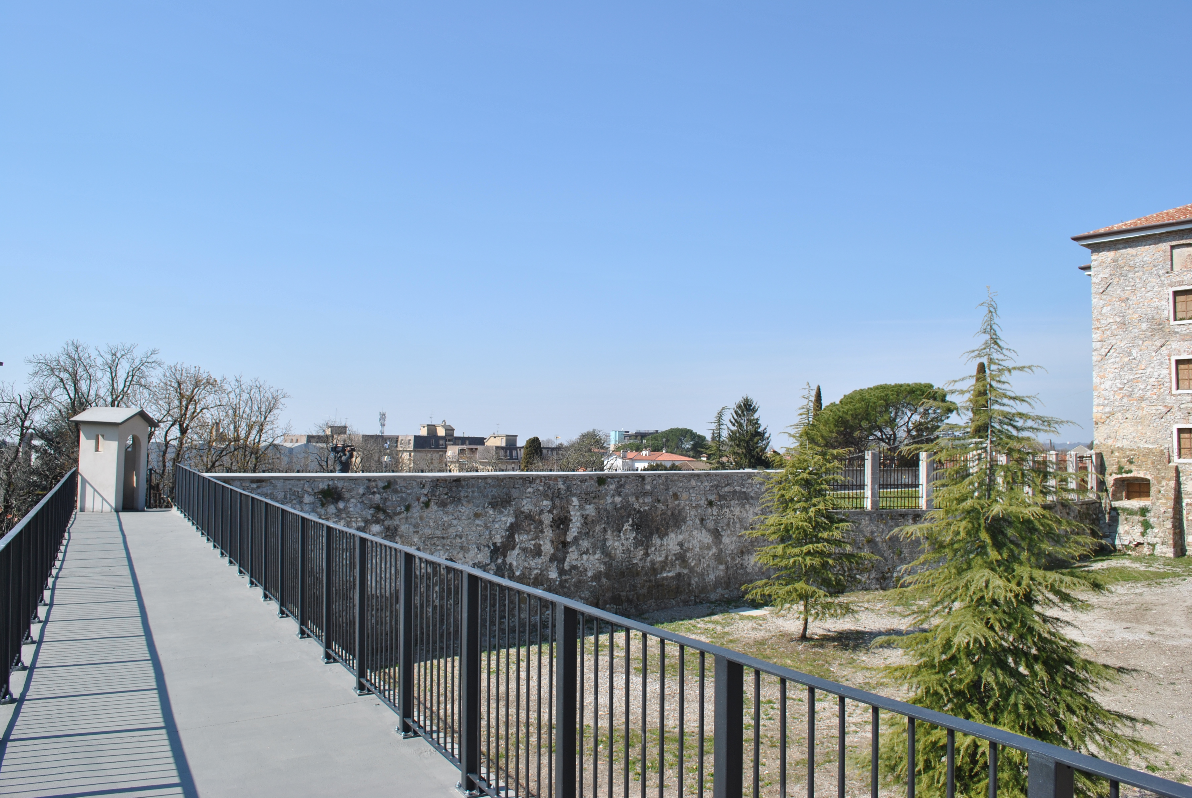 Copertina per Il castello di Gradisca torna a respirare, una passeggiata sulle mura per ammirare l'Isonzo