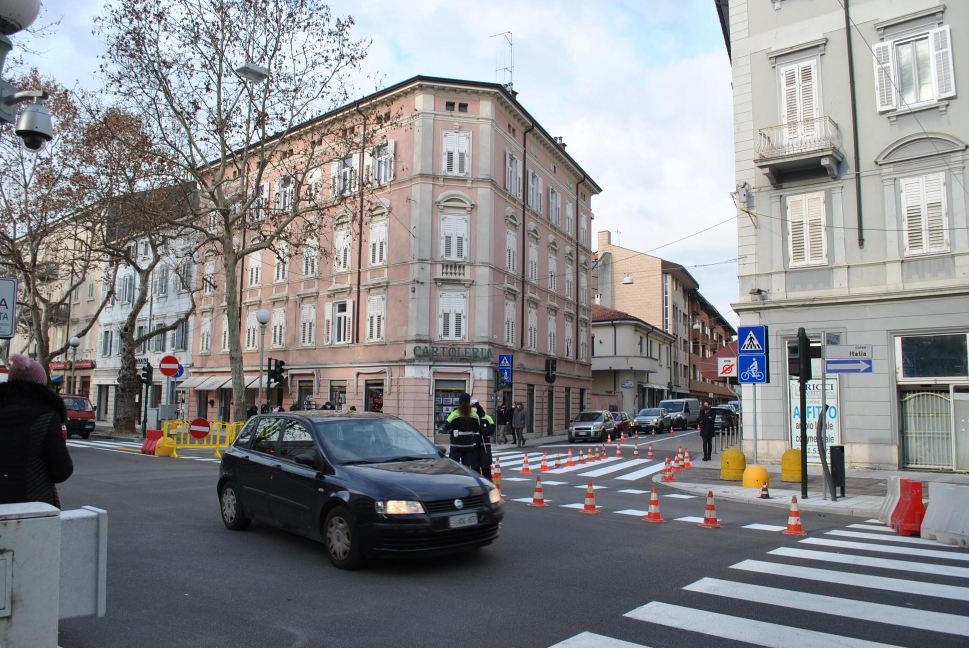 Copertina per Si allarga il cantiere per il senso unico in corso Italia a Gorizia, lavori conclusi entro due settimane