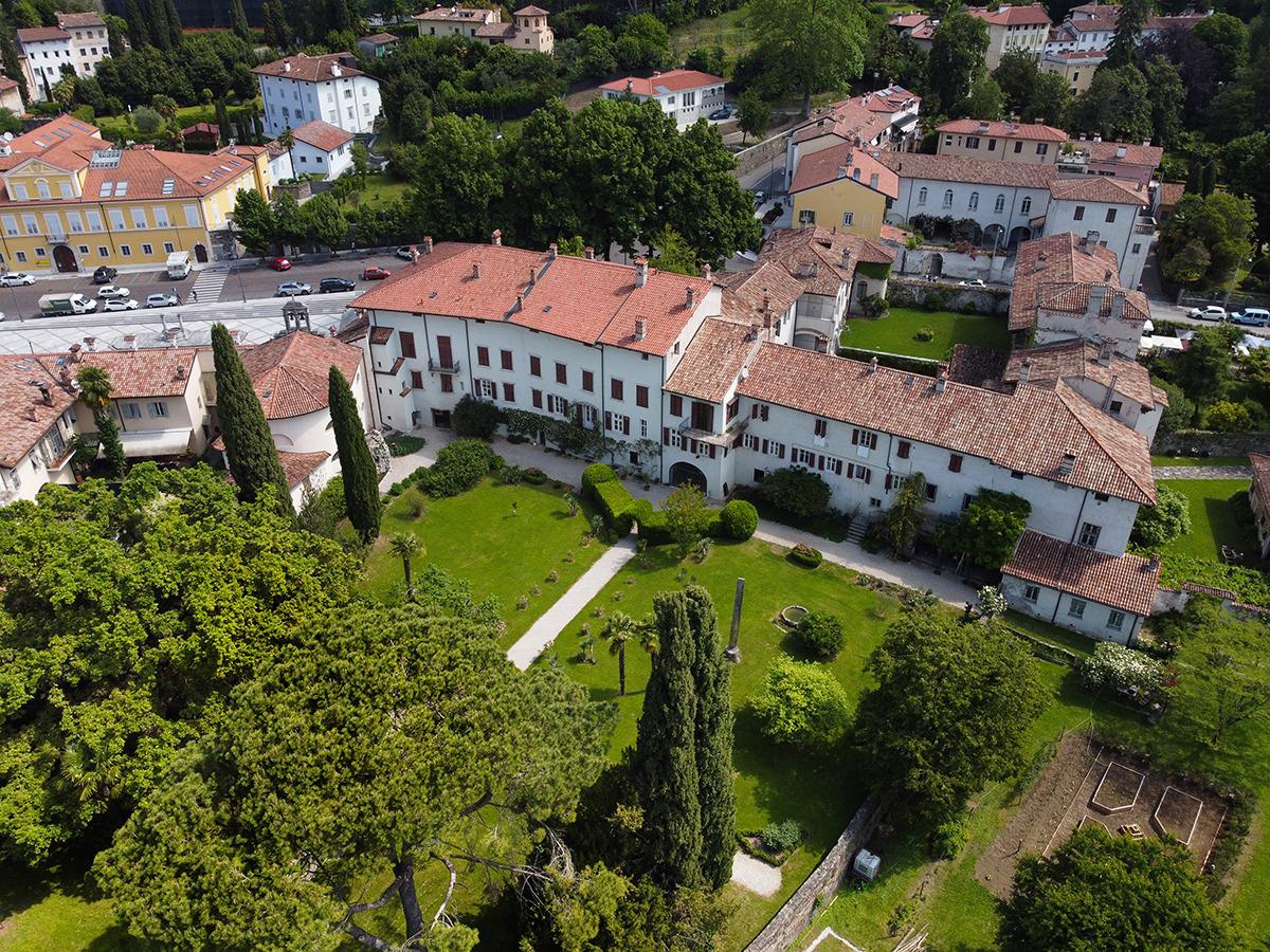 Copertina per Il re di Francia a Gorizia, Palazzo Lantieri racconta la storia dei Borboni