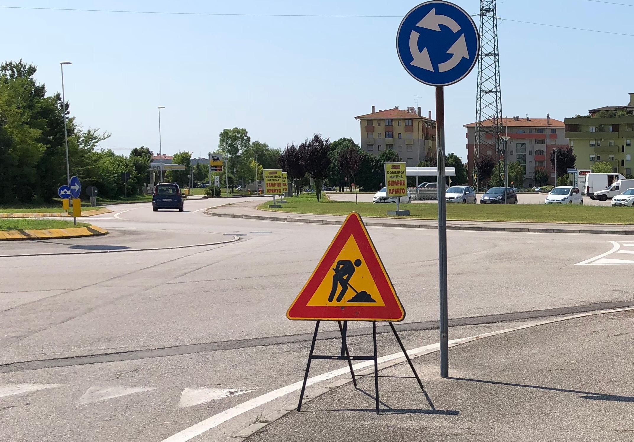 Copertina per Gorizia, lavori alla pista ciclabile di via Aquileia: domani senso unico in uscita
