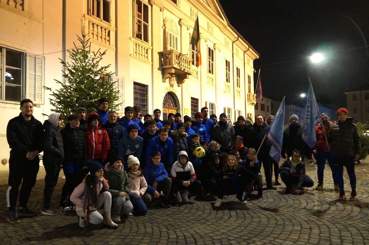 Immagine per Campo dell'Azzurra senza fari, protesta a Gorizia: «Non possiamo giocare»