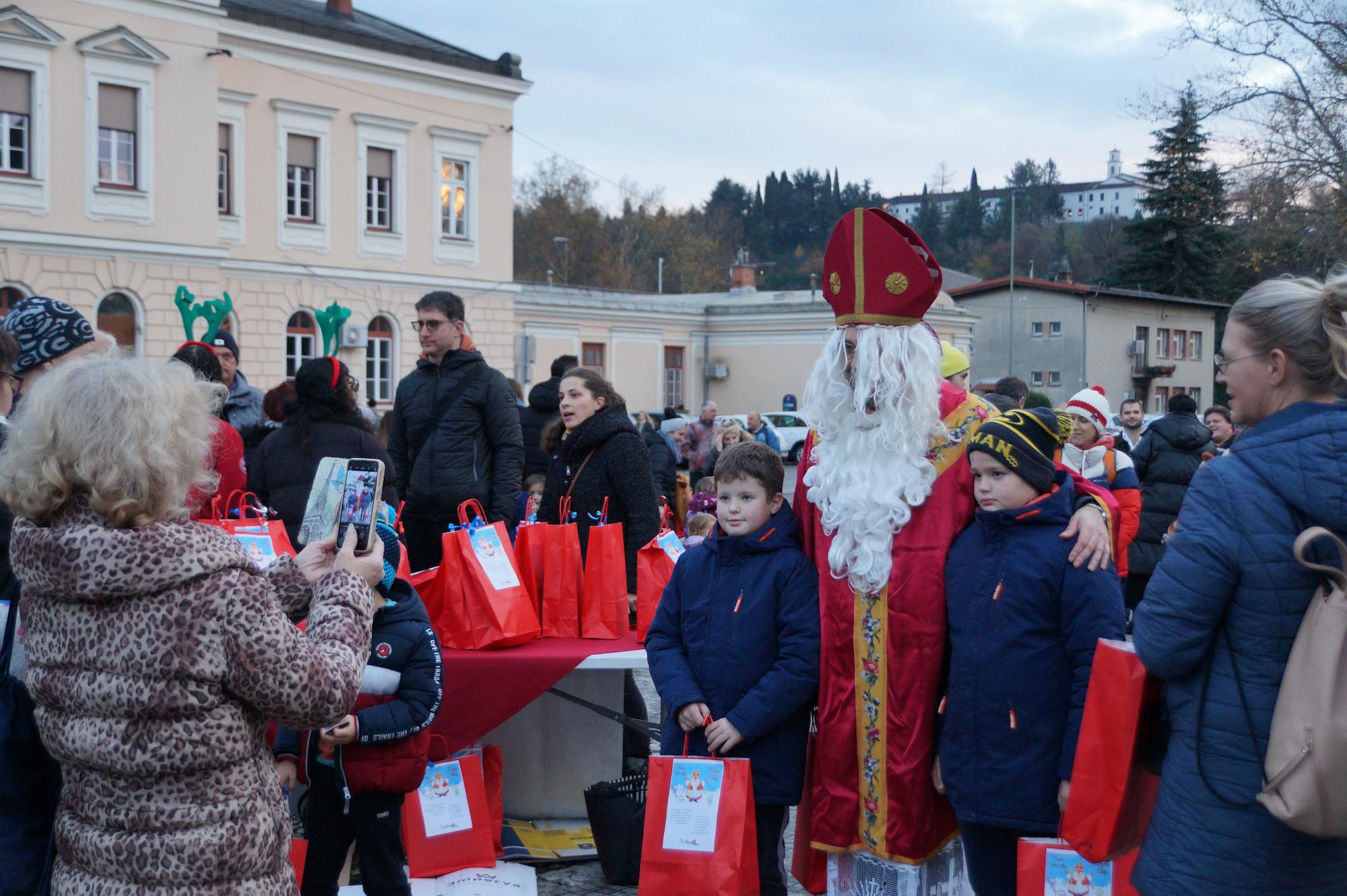 La grande festa di San Nicolò, doni a 300 bambini sul confine di Gorizia