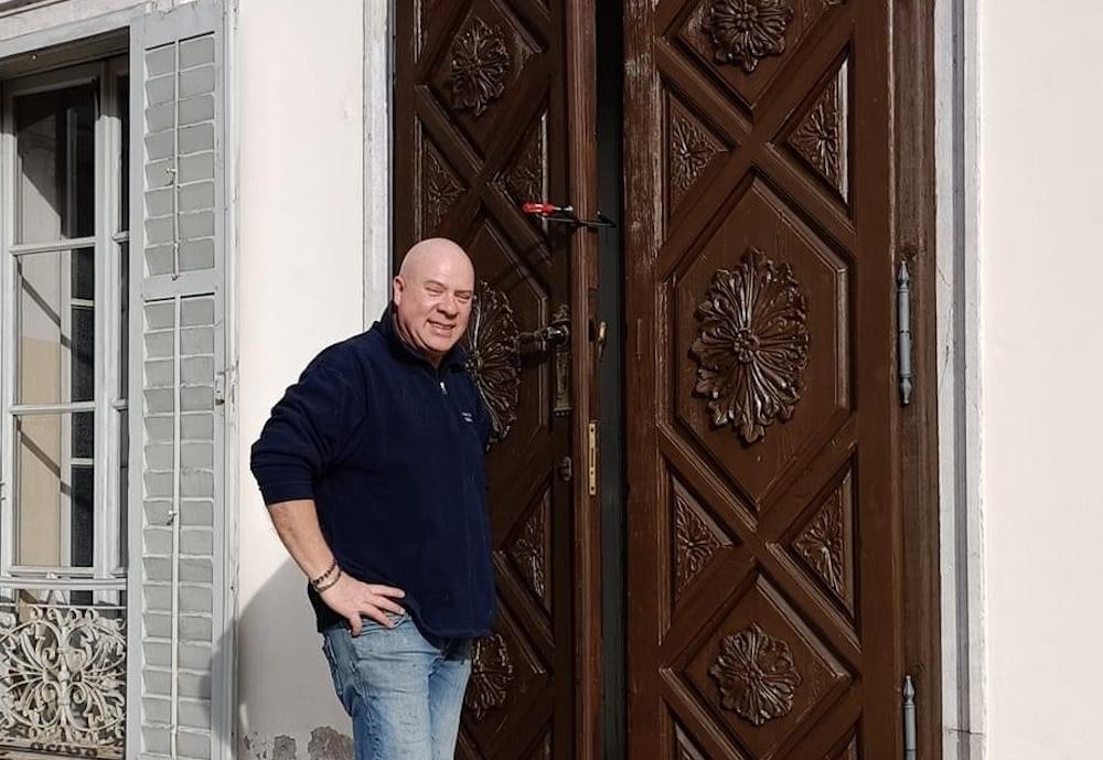 Copertina per Recuperati i portoni ottocenteschi in municipio, il lavoro del fabbro Aldo