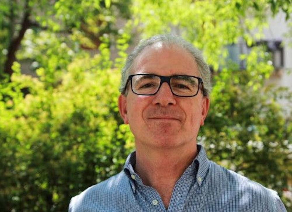 Copertina per Farra piange l'ex prof Giuliano De Biasio, amato da tutti al Duca degli Abruzzi