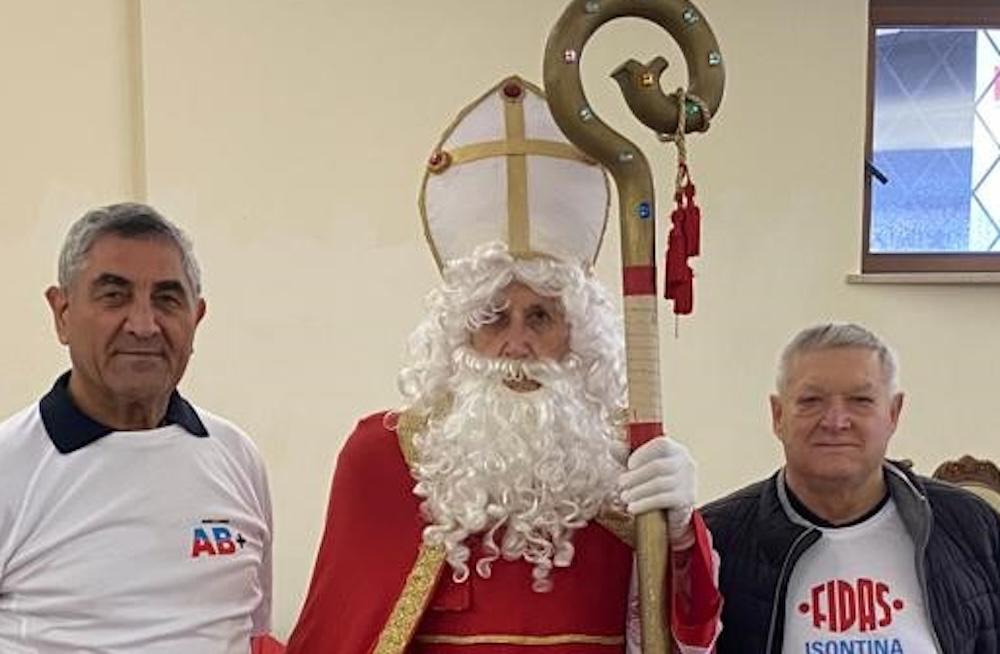 Immagine per San Nicolò porta doni e incontra i bambini, festa in piazza a Mossa e Medea