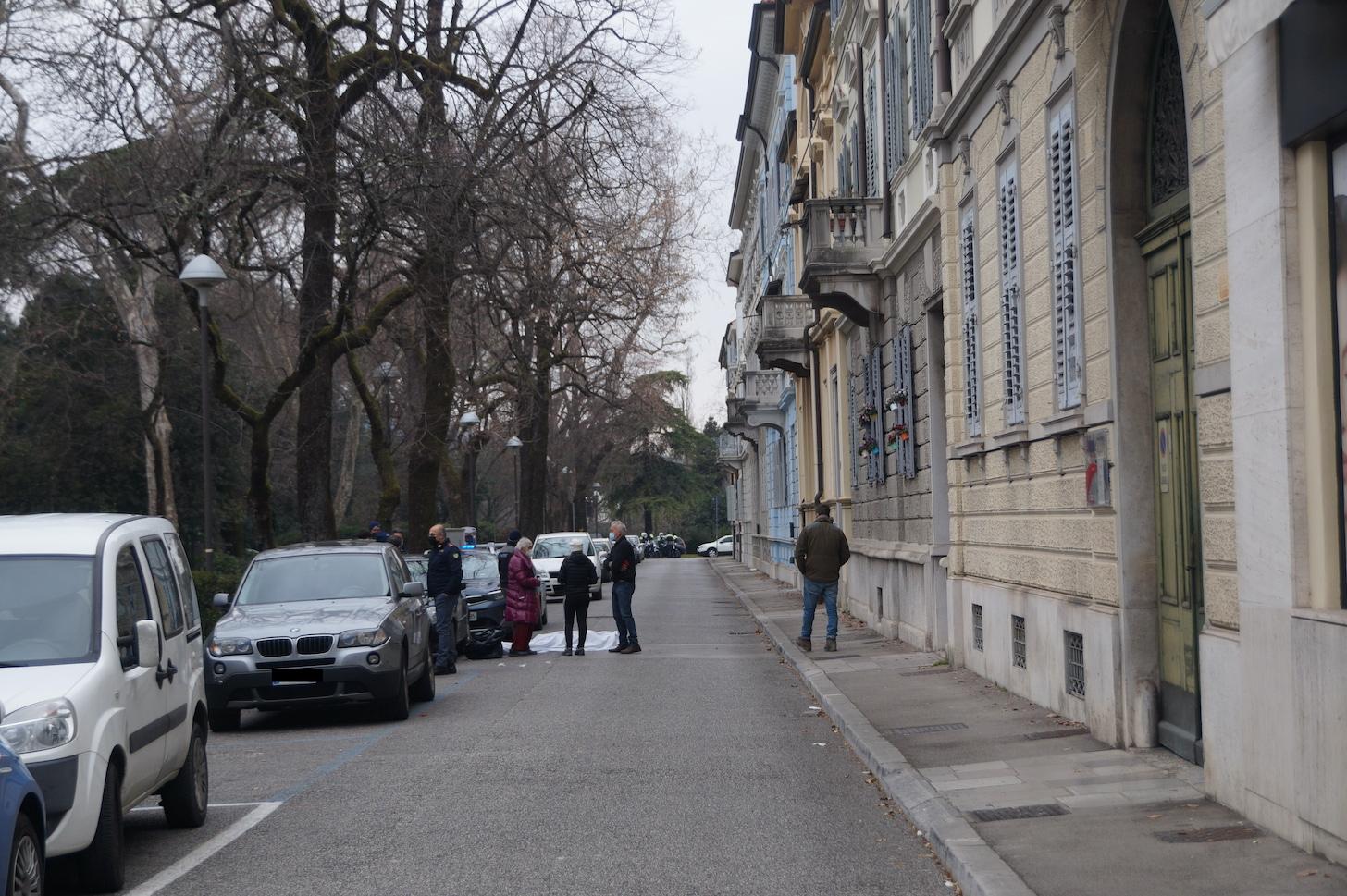 Copertina per Malore fatale per un anziano a Gorizia, muore ai Giardini pubblici
