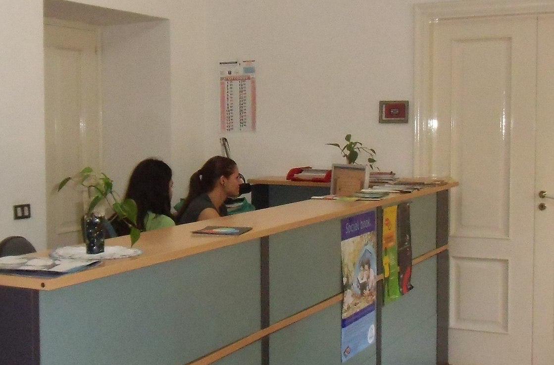 Copertina per Stipendi più alti nel pubblico rispetto al privato: +11mila euro a Gorizia