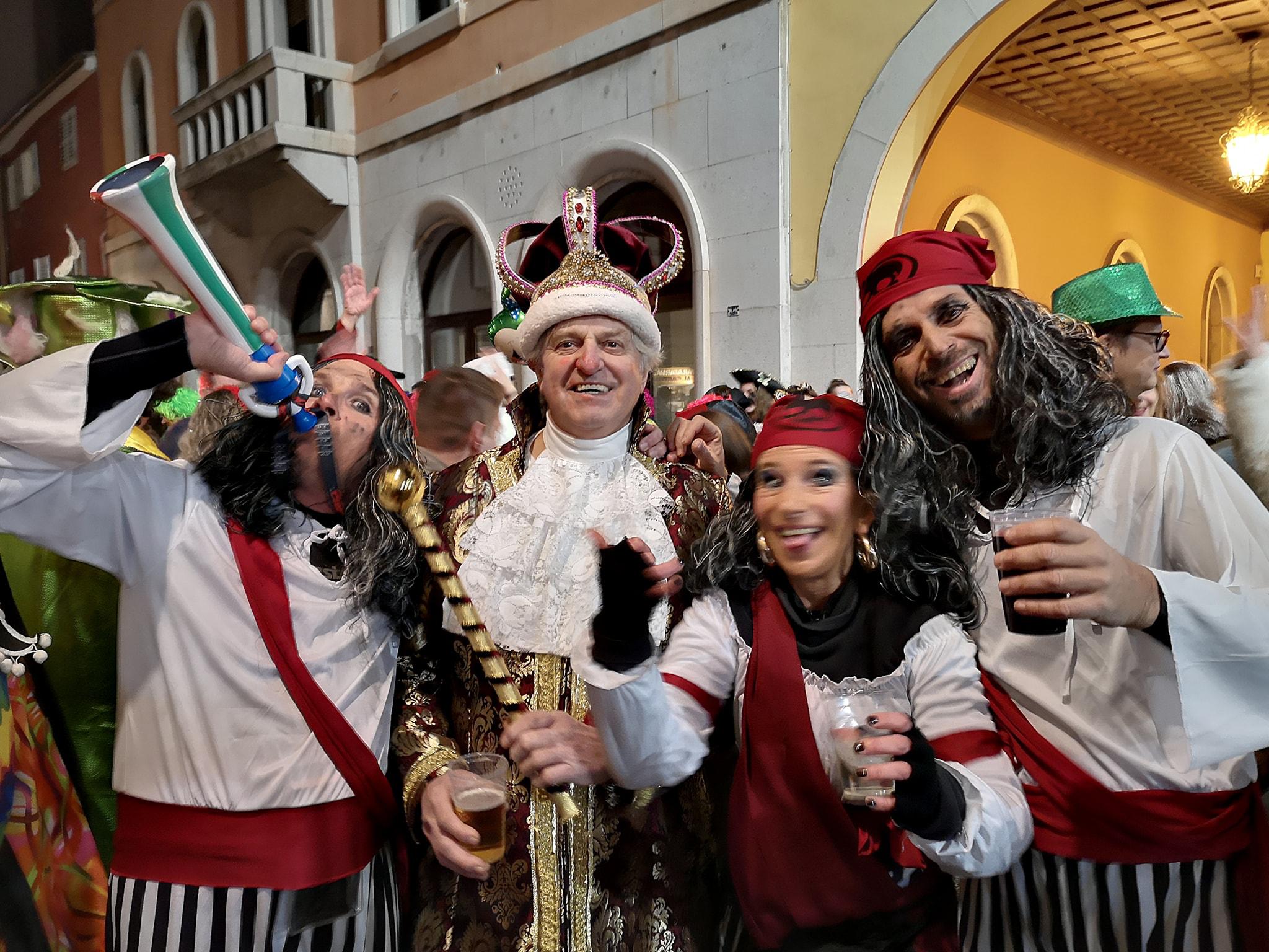 Copertina per Il carnevale di Muggia sfila all'Outlet Village, festa ad Aiello