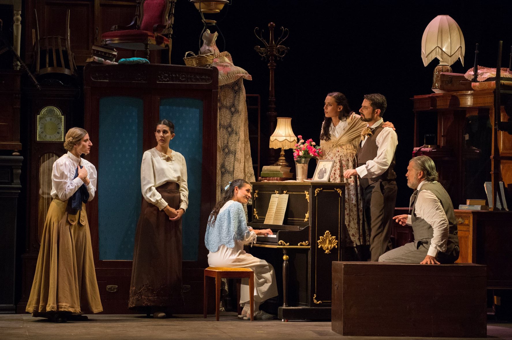Copertina per Piccole donne cantano e ballano a Monfalcone, il musical di Broadway