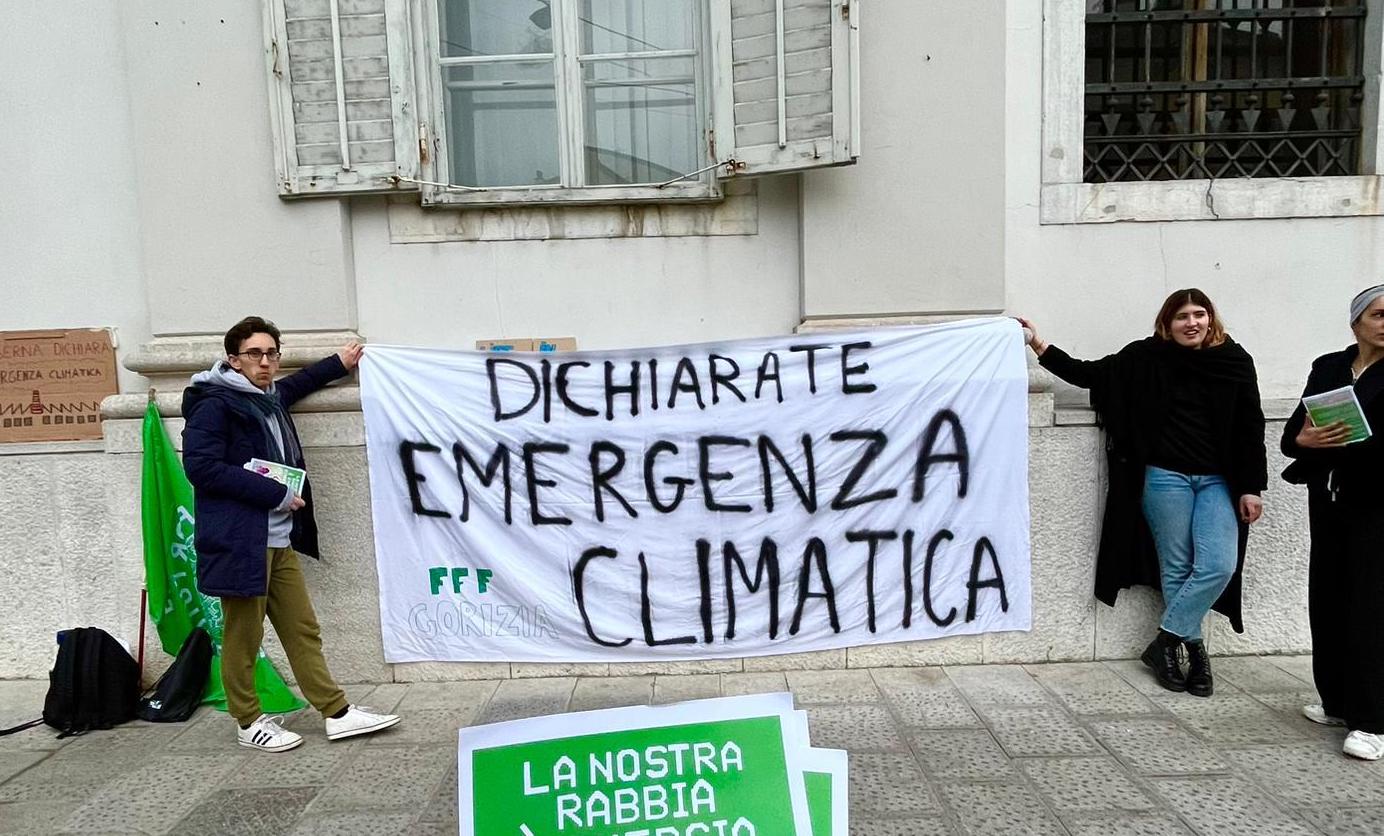 Immagine per Ragazzi fuori dal municipio, «emergenza climatica a Gorizia»