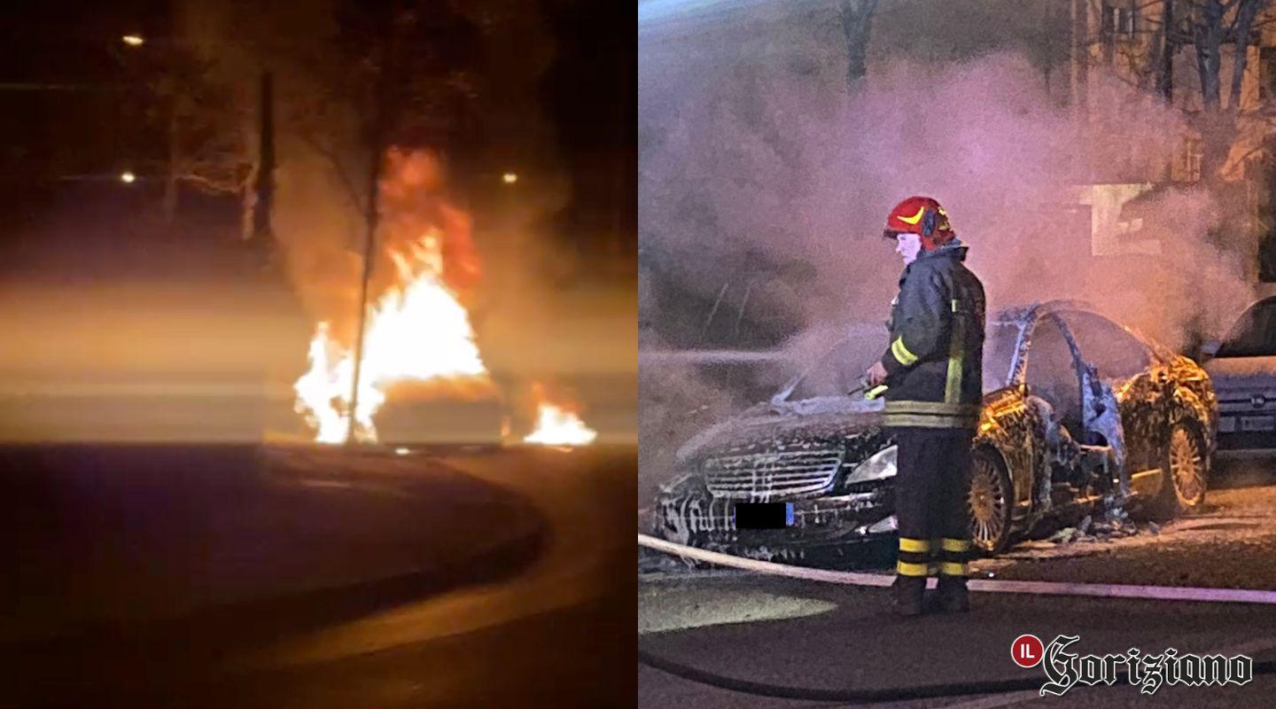 Immagine per Mercedes a fuoco mentre è parcheggiata a Gorizia, distrutta dall'incendio