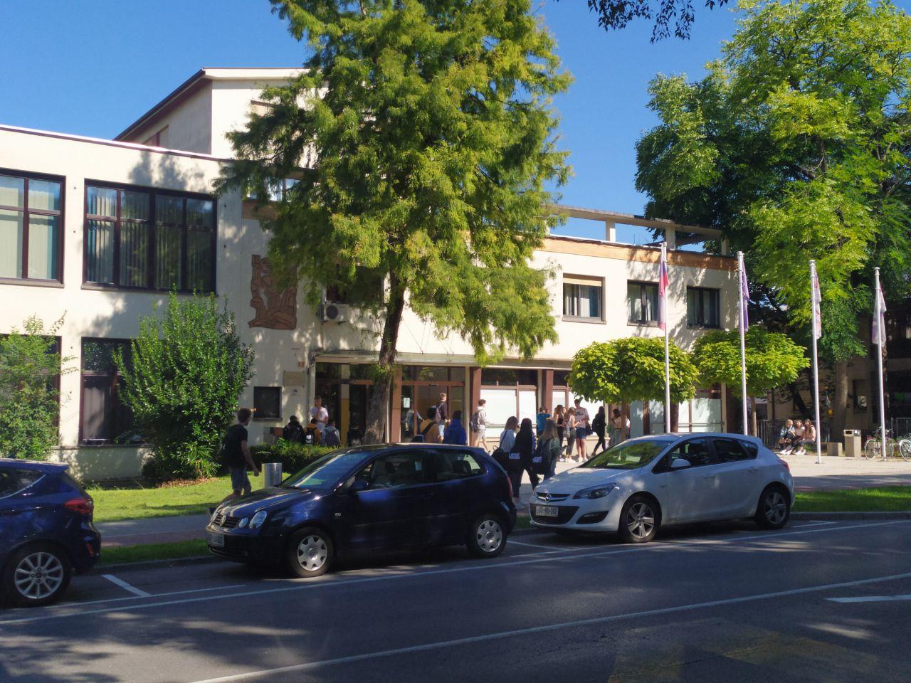 Copertina per Bollette più care e pochi insegnanti, problemi nelle scuole di Nova Gorica