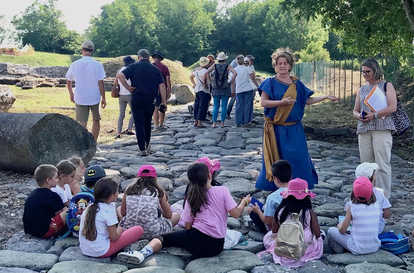 Copertina per Aquileia Lab, personaggi dell'antichità guidano nel sito Unesco