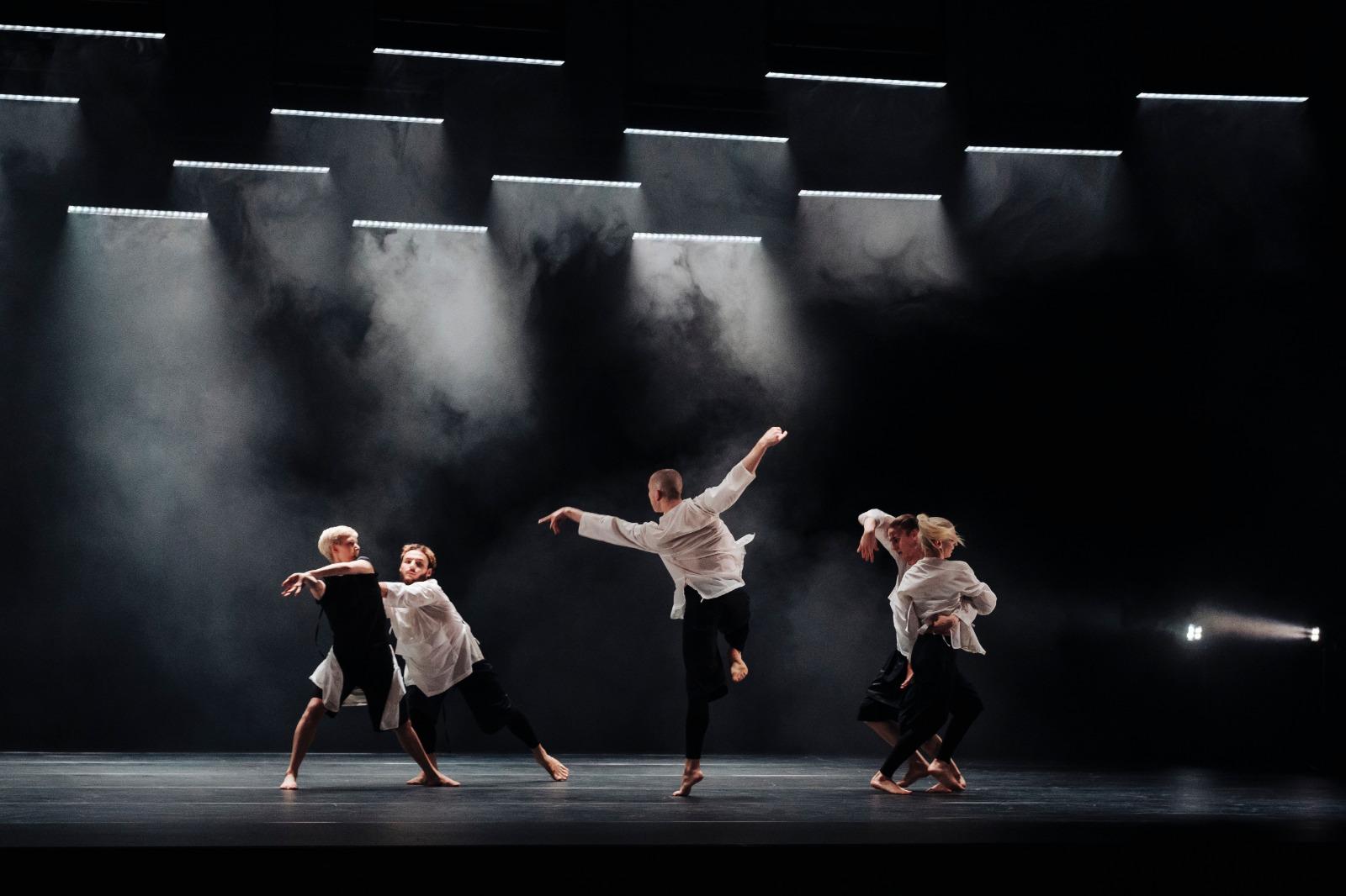 Copertina per La danza di Wayne McGregor con Autobiography, spettacolo a Gorizia