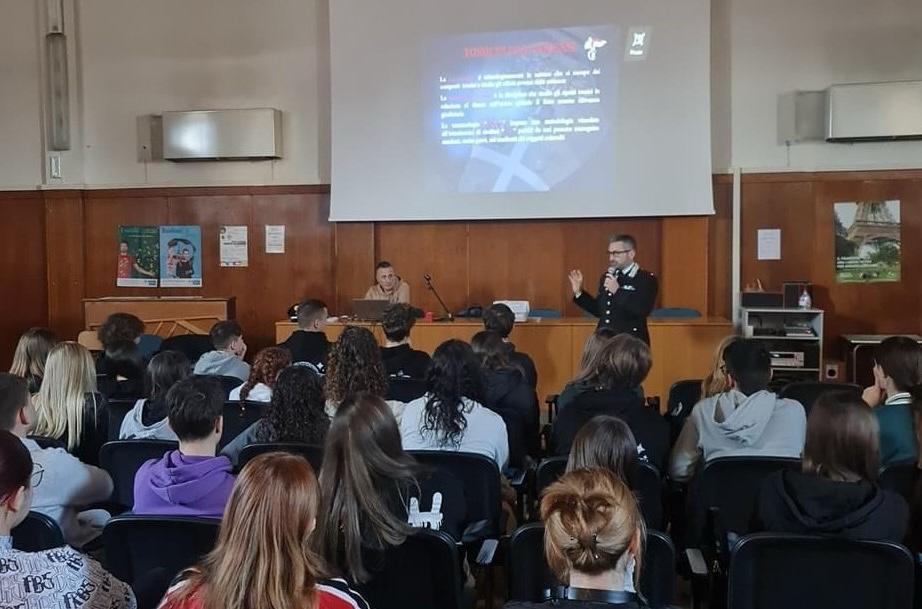 Immagine per Carabinieri a scuola, lezioni di legalità con circa 2mila studenti di Gorizia