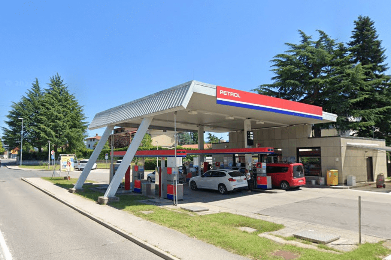 Immagine per Chiude l'area di servizio Petrol di Merna, Comune pronto all'acquisto