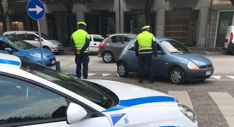 Immagine per Alla guida senza patente e assicurazione, nei guai un uomo a Monfalcone