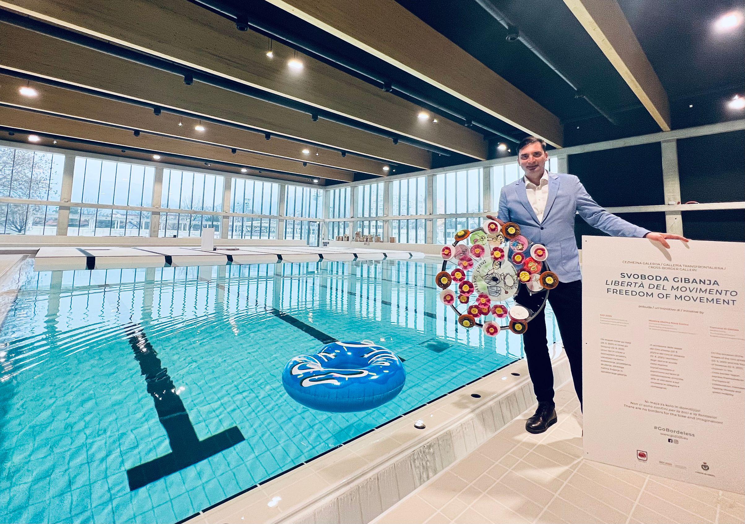 Copertina per Il confine visto dai bambini, regalati 680 biglietti per la piscina di Nova Gorica