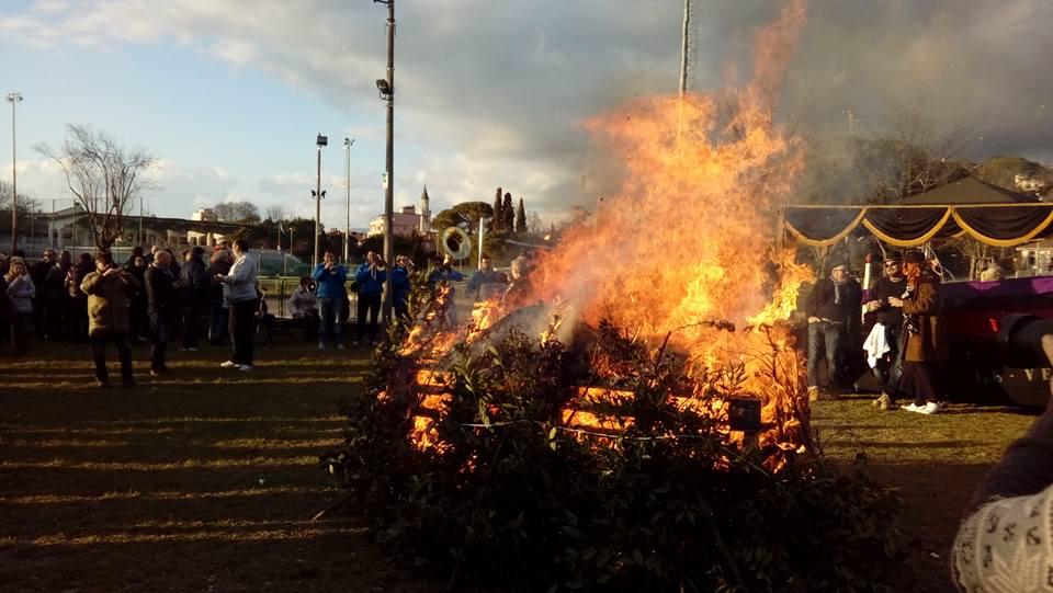 Copertina per Gorizia ritorna in maschera, nodi sul percorso del Funerale di Re carnevale