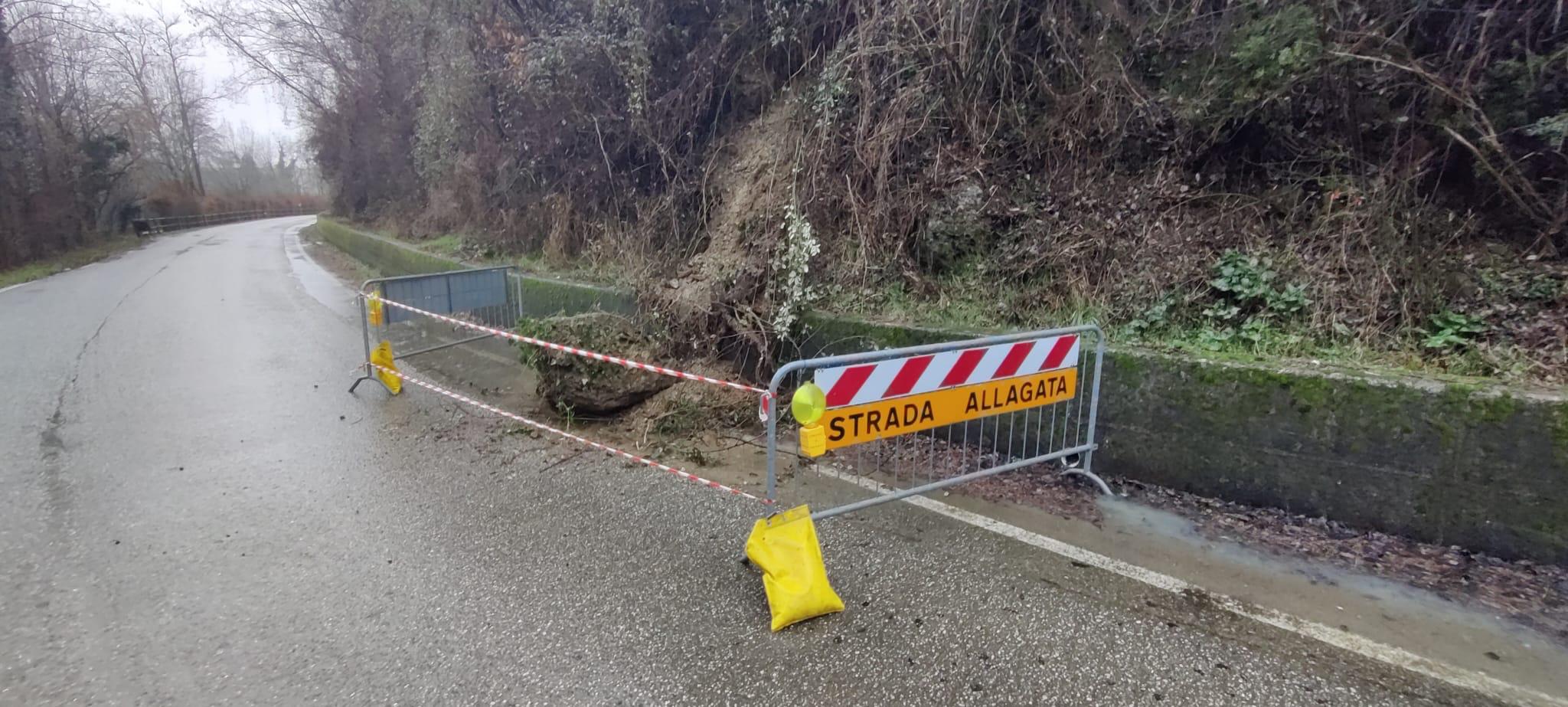 Immagine per Danni da maltempo, masso cade sulla strada di Ca' delle Vallade a Cormons