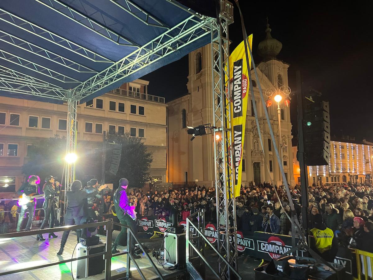 Immagine per Piazza Vittoria gremita per iniziare il 2024, «prima festa dell'anno a Gorizia»