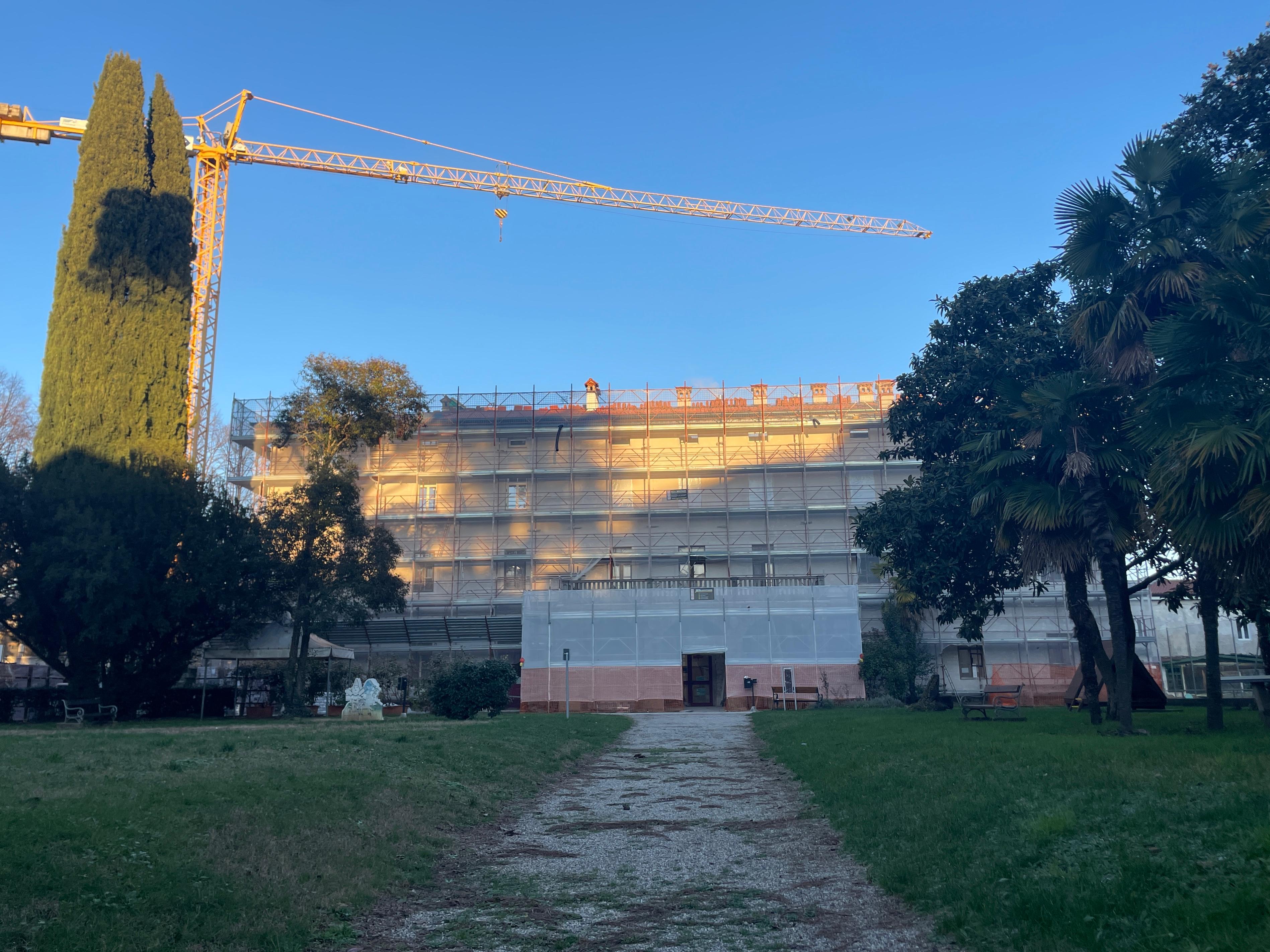 Immagine per Cantiere in chiusura al centro Lenassi, attività mai fermate a Gorizia