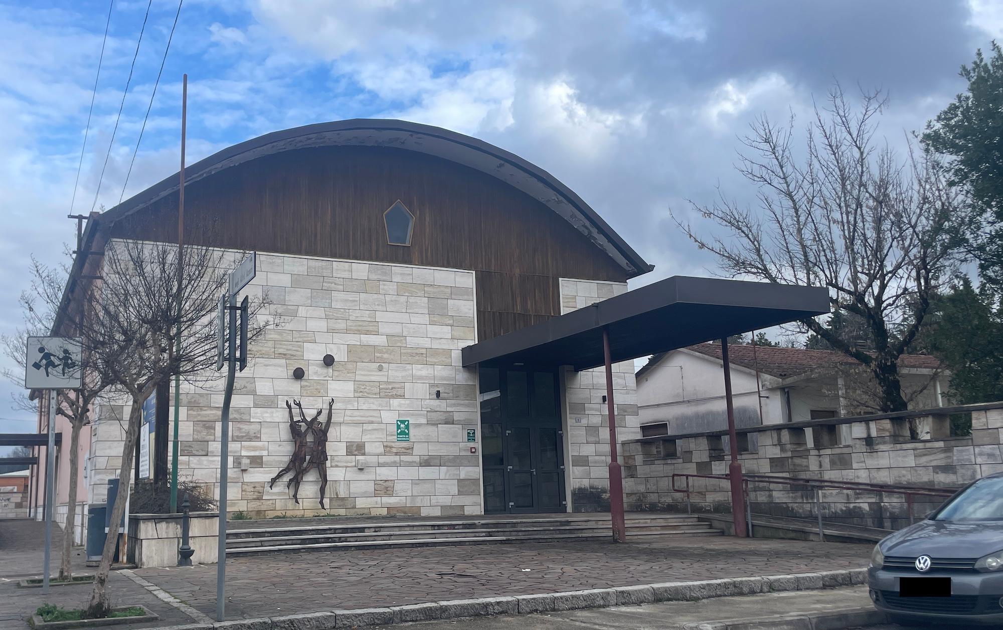 Immagine per Palestra di Capriva ormai completata, parte ora la tinteggiatura esterna