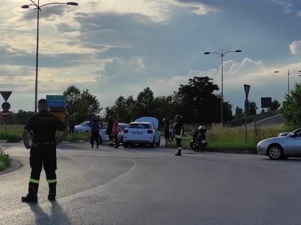 Copertina per Incidente sulla rotonda verso il Tiare a Villesse, frontale tra due auto