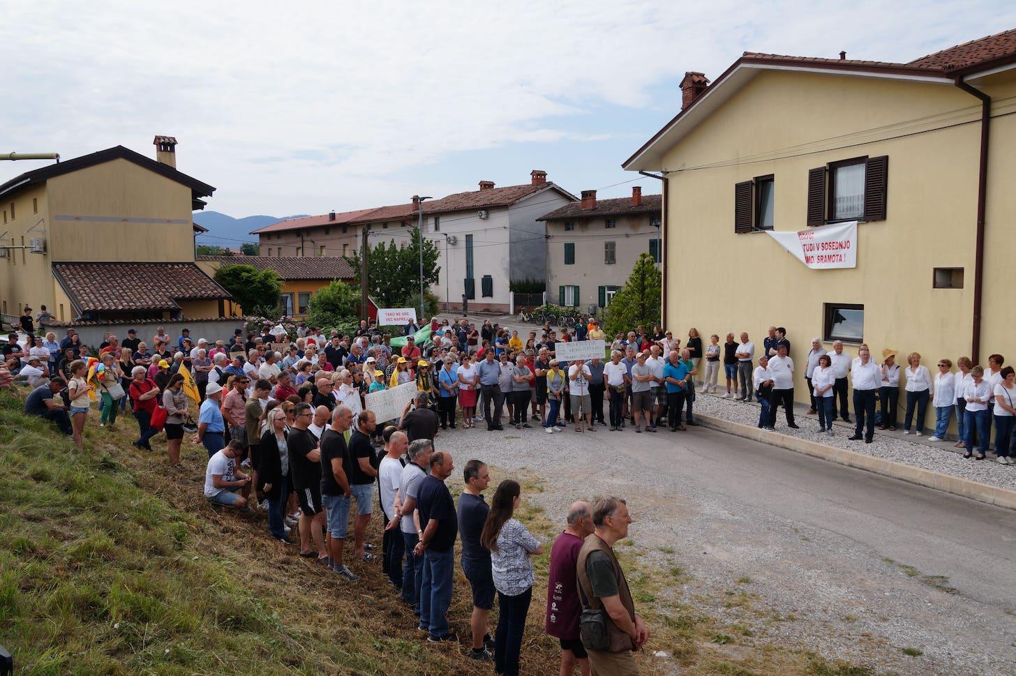 Immagine per Cattivi odori dall'impianto di bitume in mezzo alle case, rabbia a Vrtojba