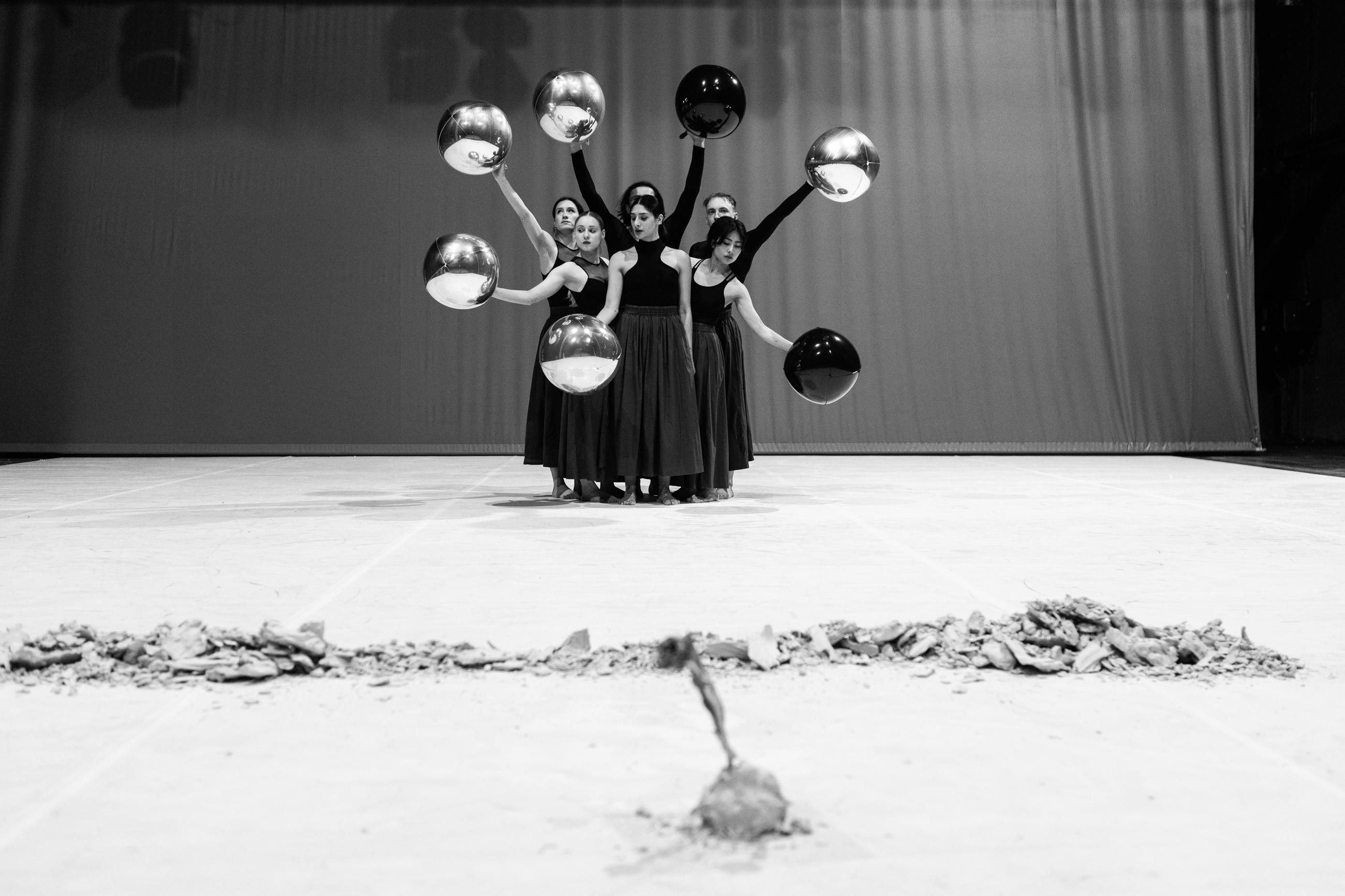 Immagine per A Nova Gorica debutta To the moon and back, la danza che supera i confini