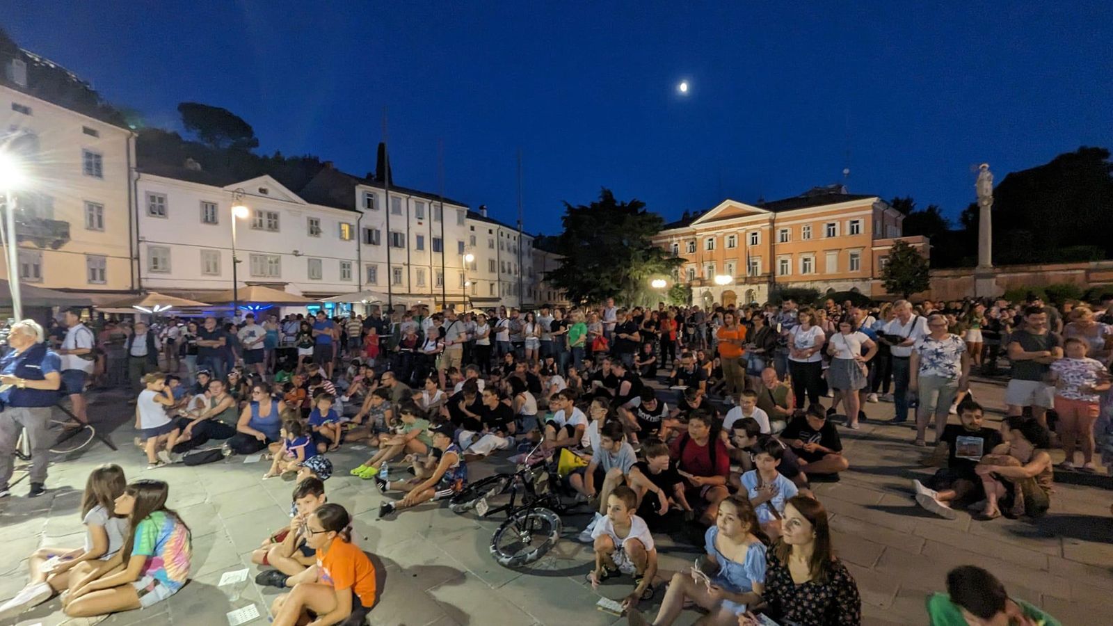 Immagine per Gorizia, piazza gremita per la tombola: 2700 euro per l'Emilia-Romagna