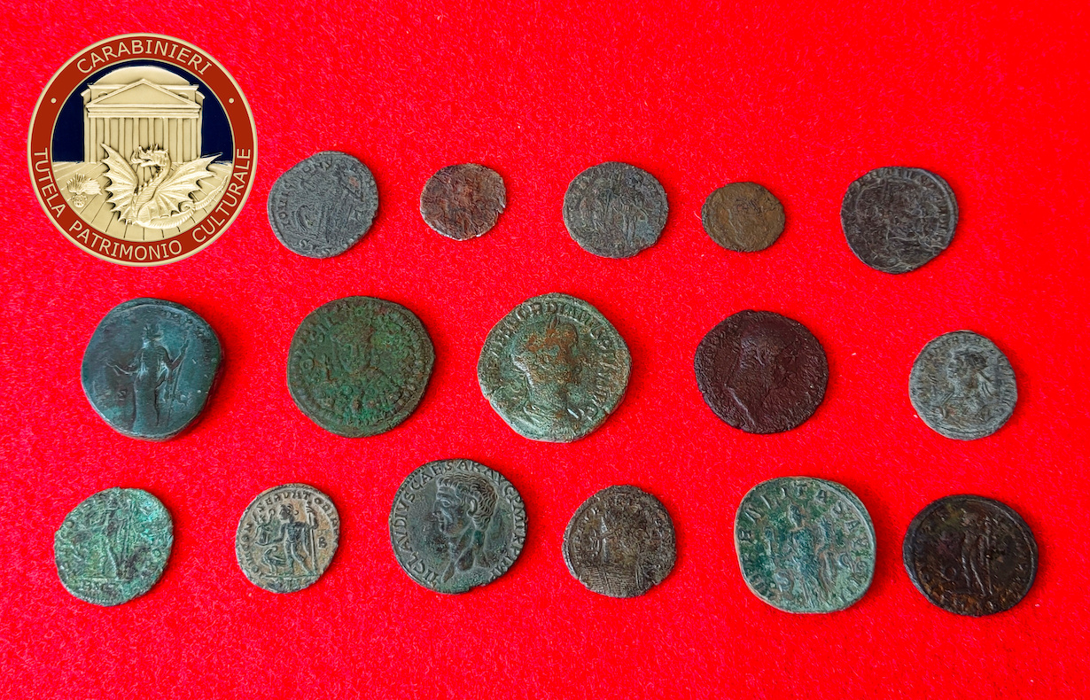 Immagine per Sequestrate 62 antiche monete in casa a Gorizia, consegnate ad Aquileia