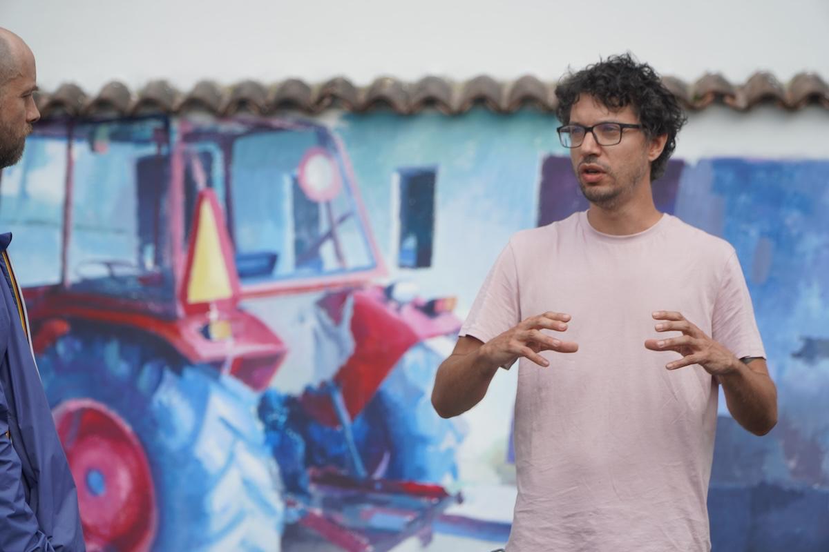 Copertina per La sede di Confcommercio diventa tela a Gorizia, svelato il murales di Comelli